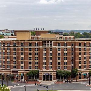 Hilton Alexandria Old Town